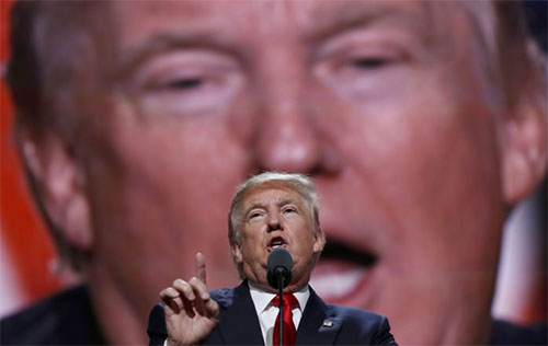 Trump responde a las críticas de Obama y califica su mandato de “desastre”